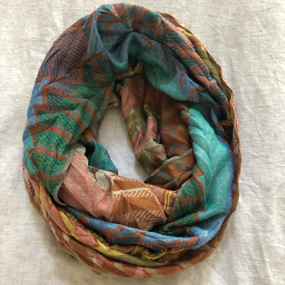 Collection eighteen infinity scarf